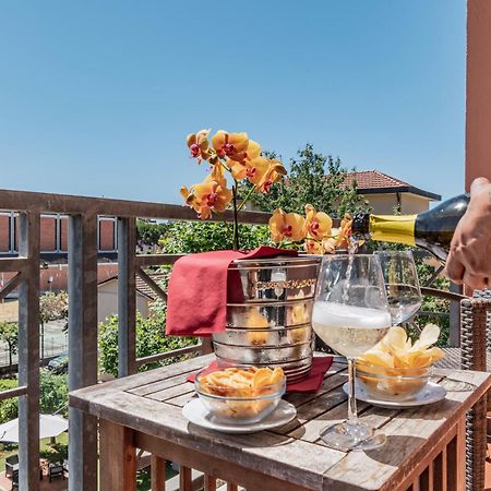 Hotel Gabrini Марина ди Маса Екстериор снимка