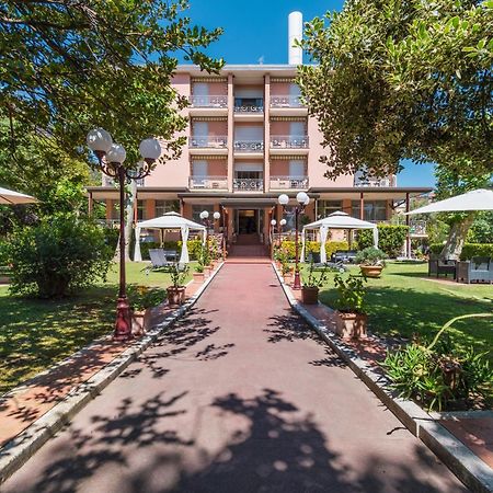 Hotel Gabrini Марина ди Маса Екстериор снимка