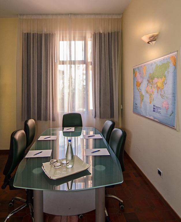 Hotel Gabrini Марина ди Маса Екстериор снимка