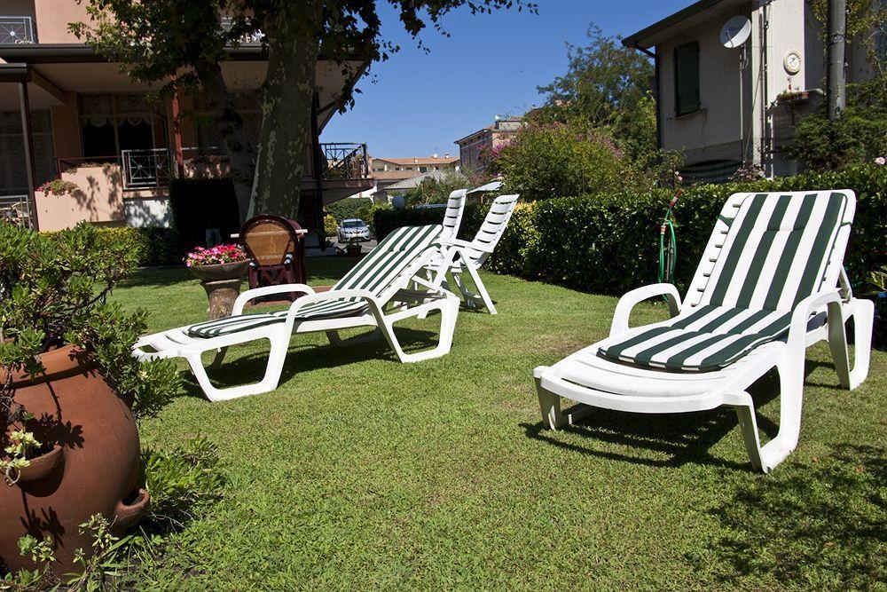 Hotel Gabrini Марина ди Маса Екстериор снимка