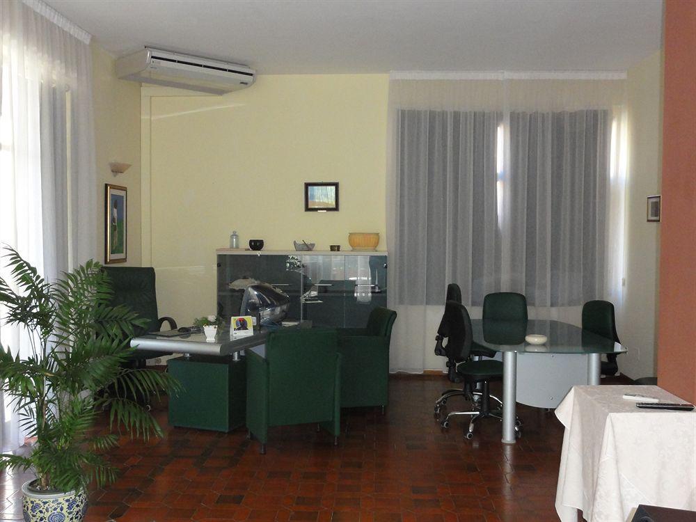 Hotel Gabrini Марина ди Маса Екстериор снимка