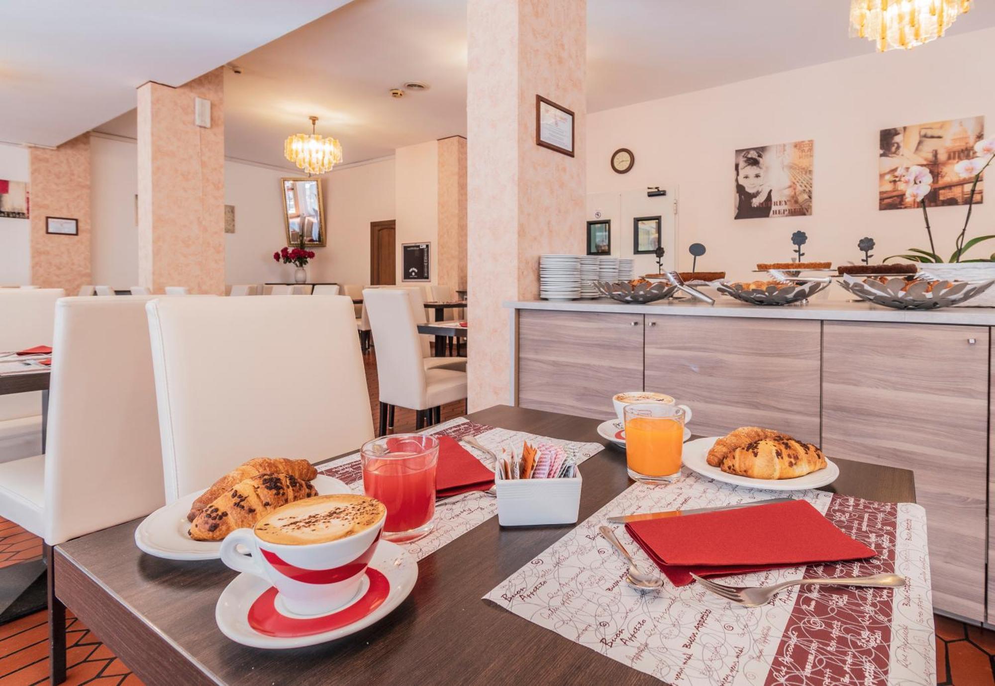 Hotel Gabrini Марина ди Маса Екстериор снимка