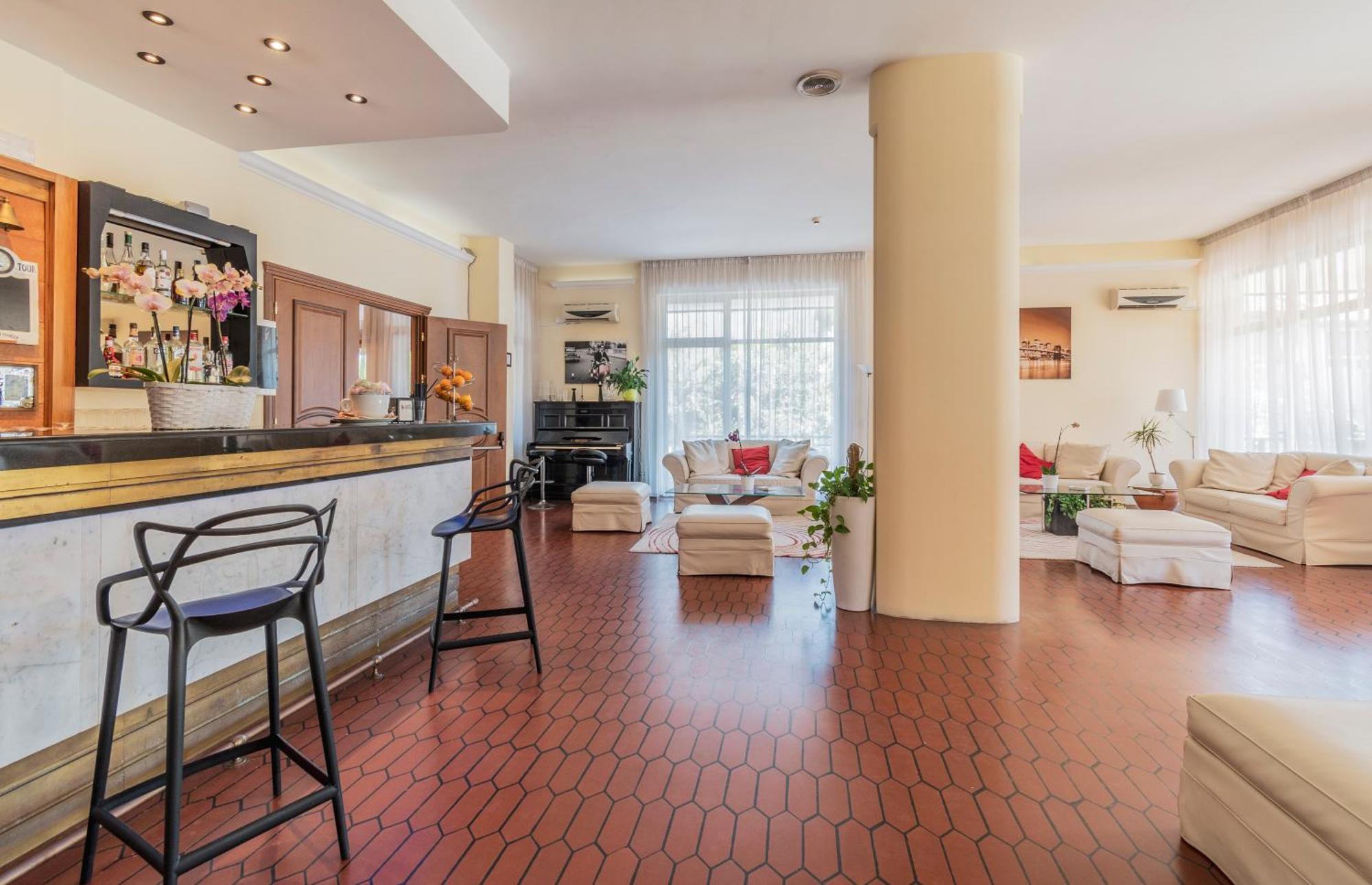 Hotel Gabrini Марина ди Маса Екстериор снимка