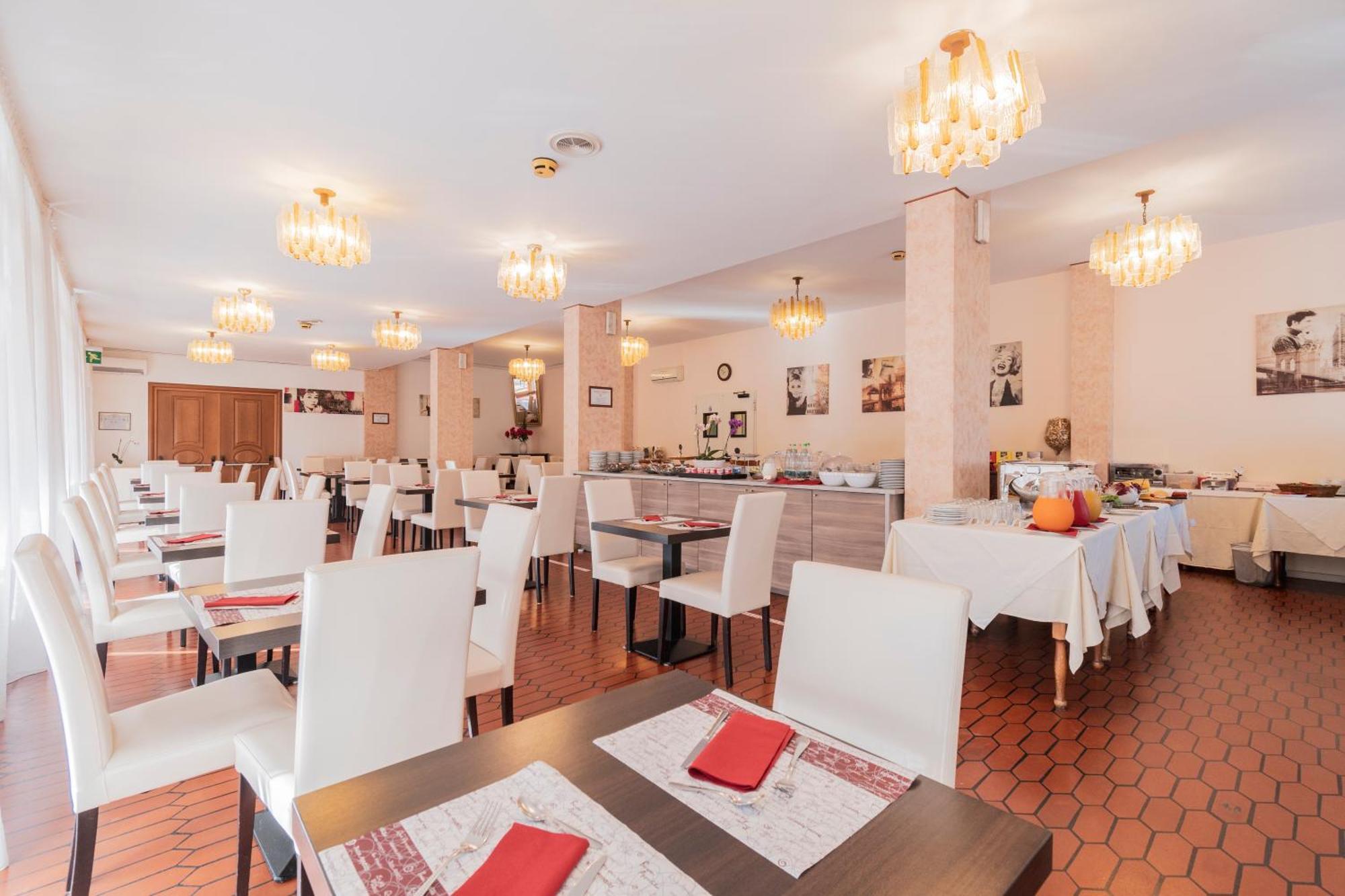 Hotel Gabrini Марина ди Маса Екстериор снимка