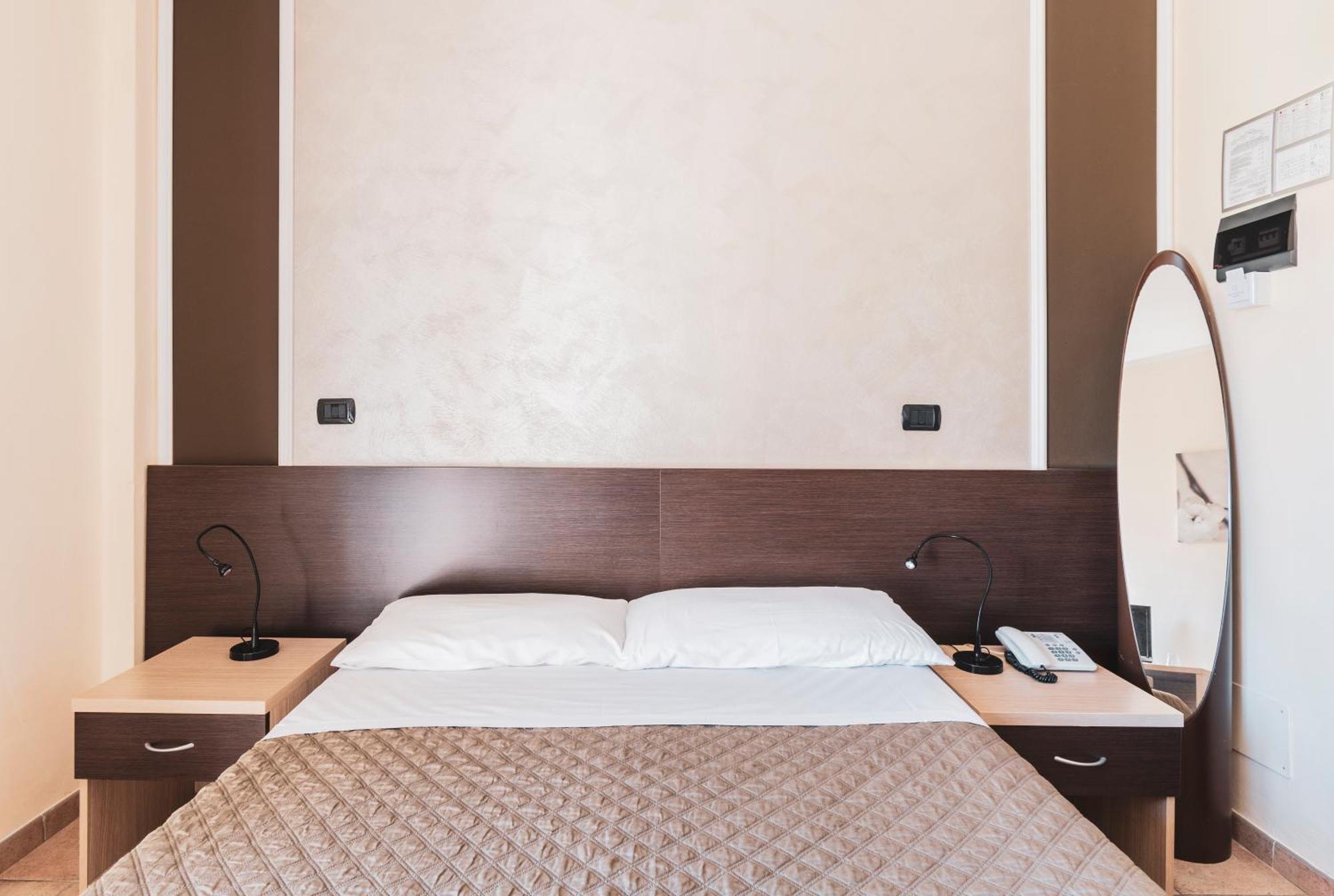 Hotel Gabrini Марина ди Маса Екстериор снимка