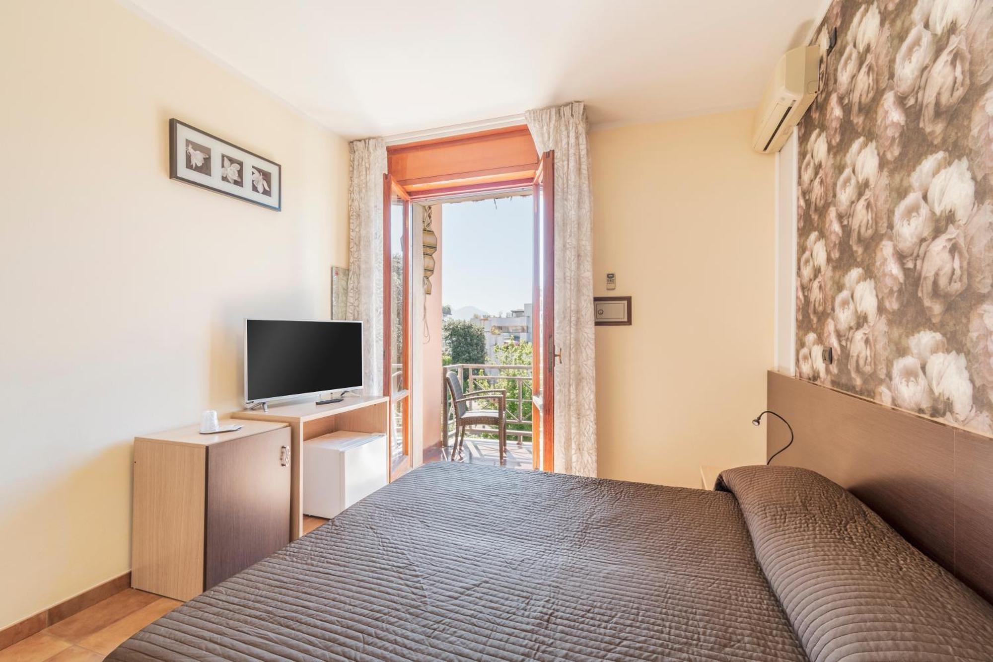Hotel Gabrini Марина ди Маса Екстериор снимка