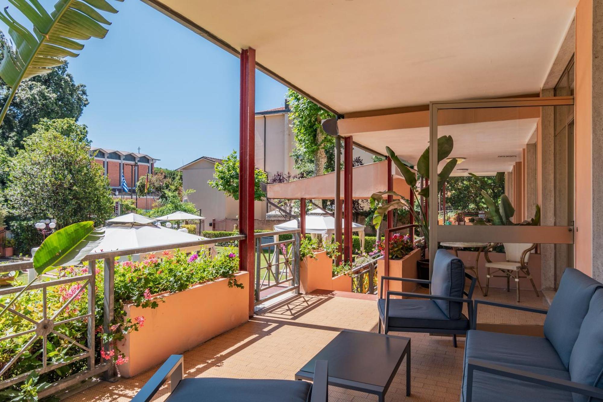 Hotel Gabrini Марина ди Маса Екстериор снимка