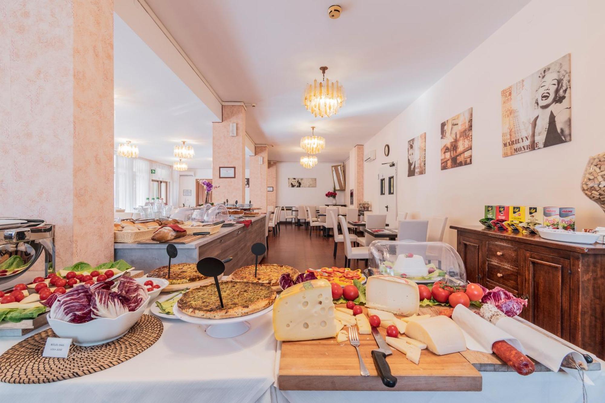Hotel Gabrini Марина ди Маса Екстериор снимка