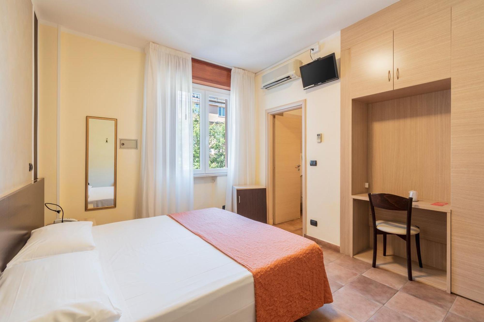 Hotel Gabrini Марина ди Маса Екстериор снимка