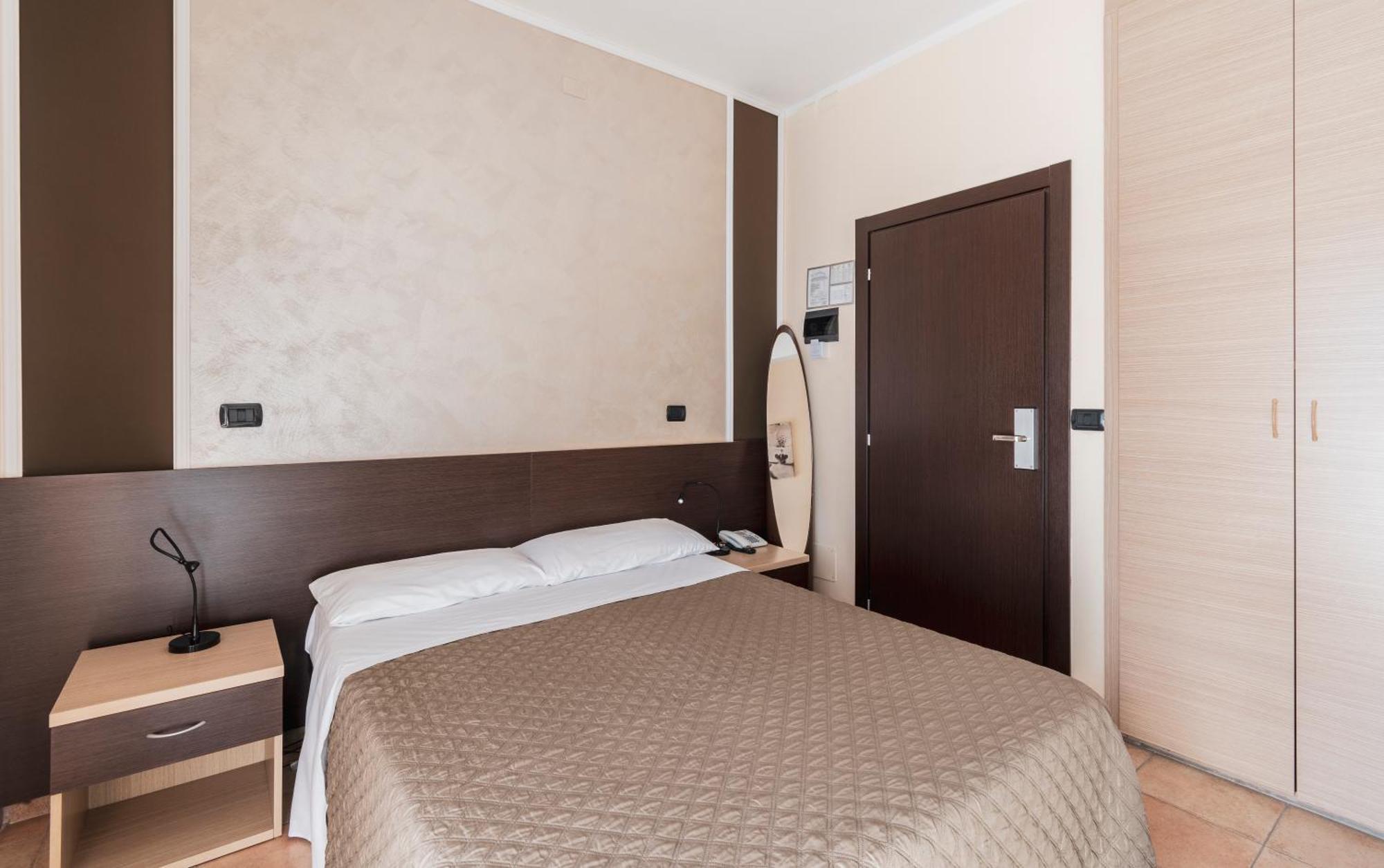 Hotel Gabrini Марина ди Маса Екстериор снимка
