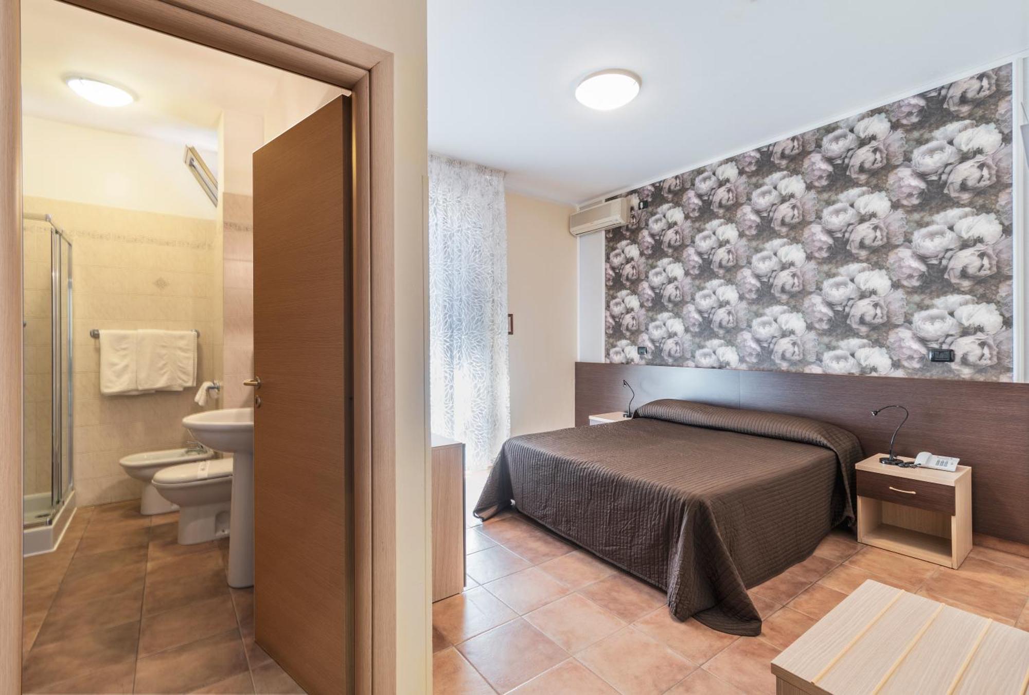 Hotel Gabrini Марина ди Маса Екстериор снимка