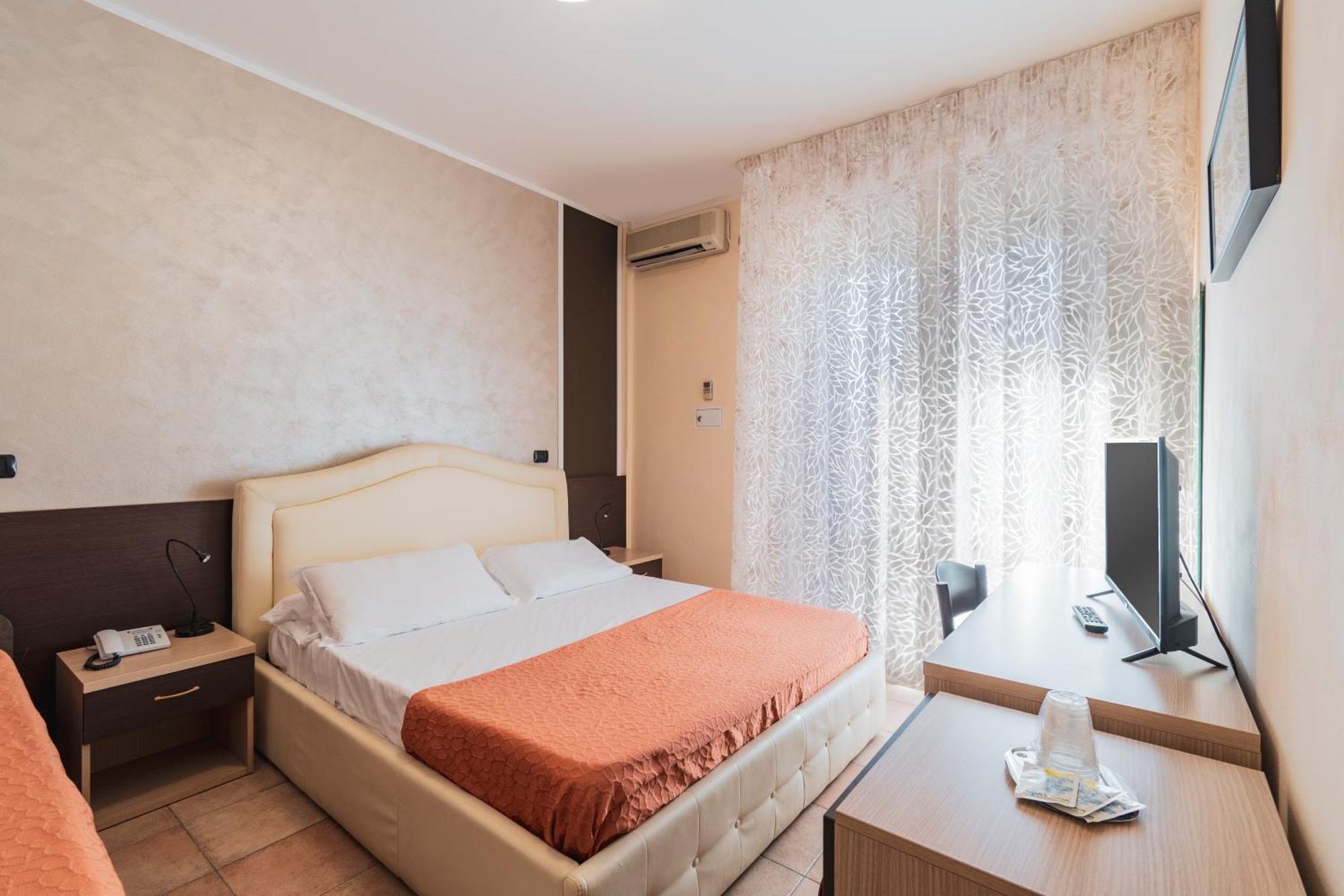Hotel Gabrini Марина ди Маса Екстериор снимка