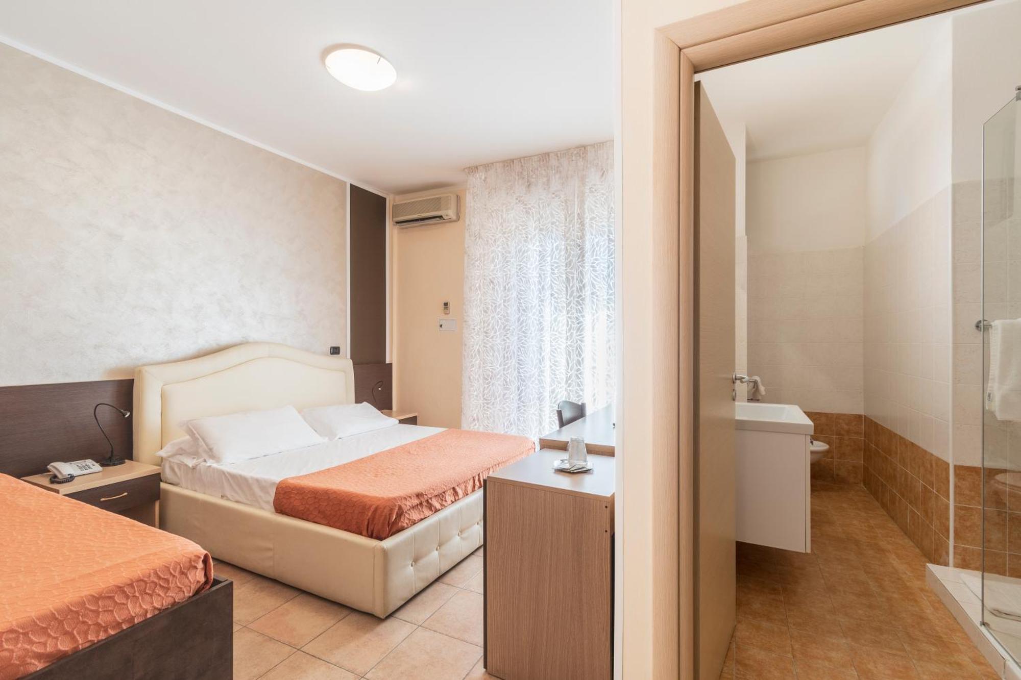 Hotel Gabrini Марина ди Маса Екстериор снимка