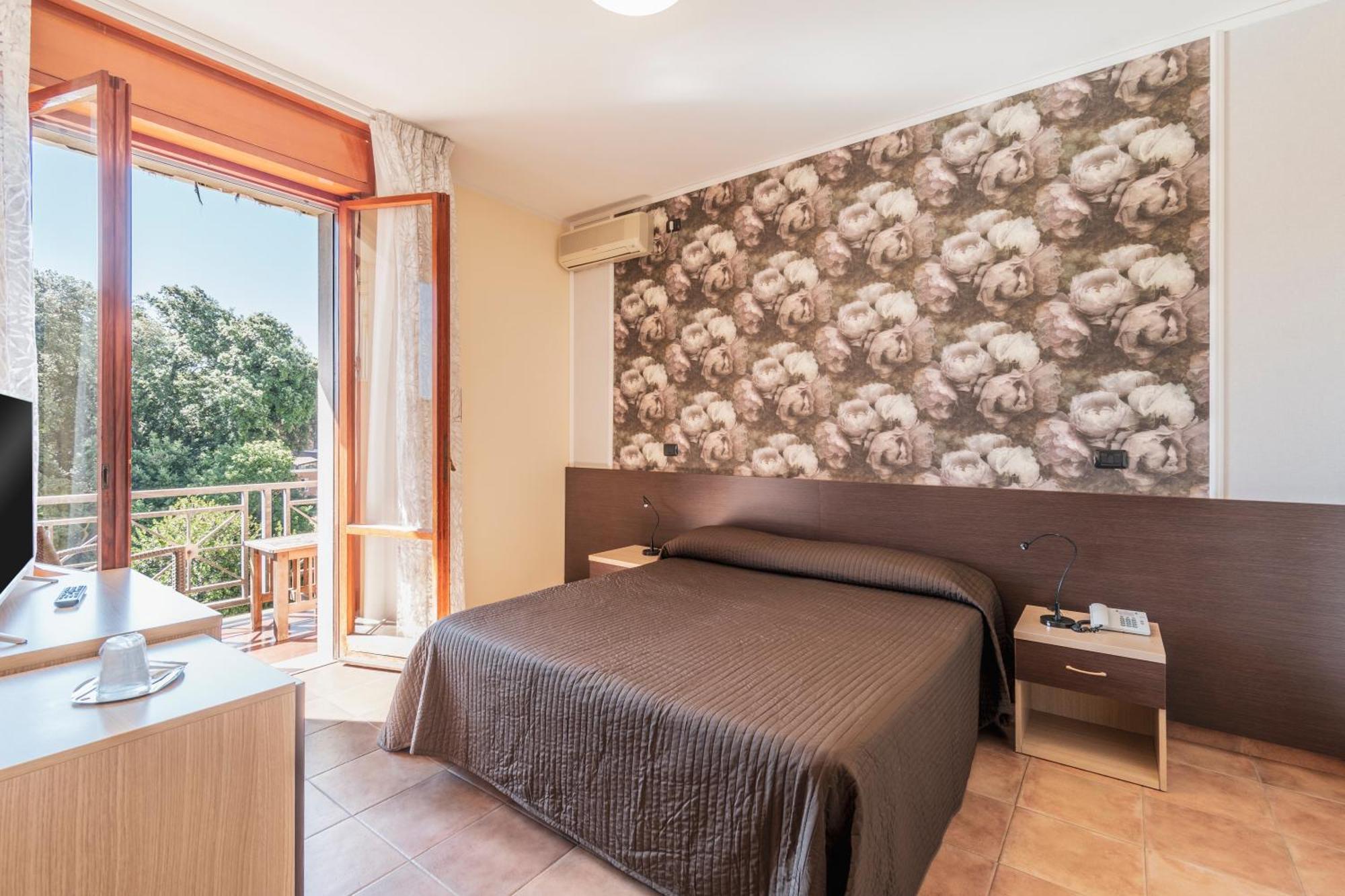 Hotel Gabrini Марина ди Маса Екстериор снимка