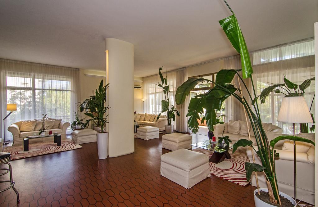 Hotel Gabrini Марина ди Маса Екстериор снимка