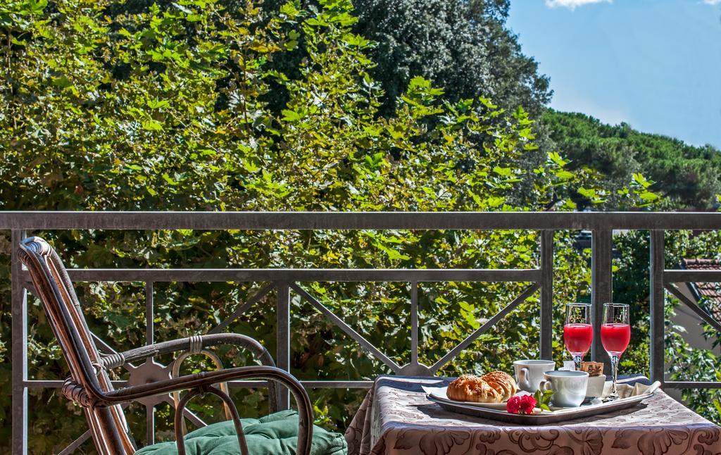 Hotel Gabrini Марина ди Маса Екстериор снимка