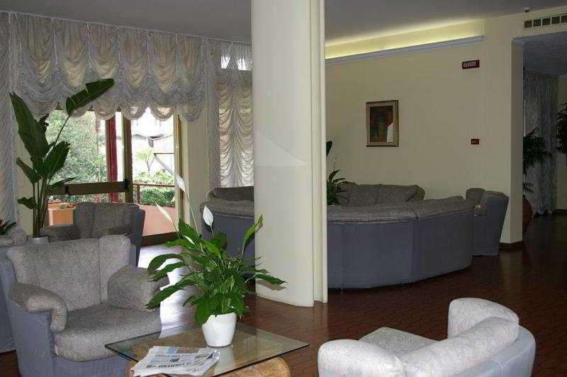 Hotel Gabrini Марина ди Маса Екстериор снимка