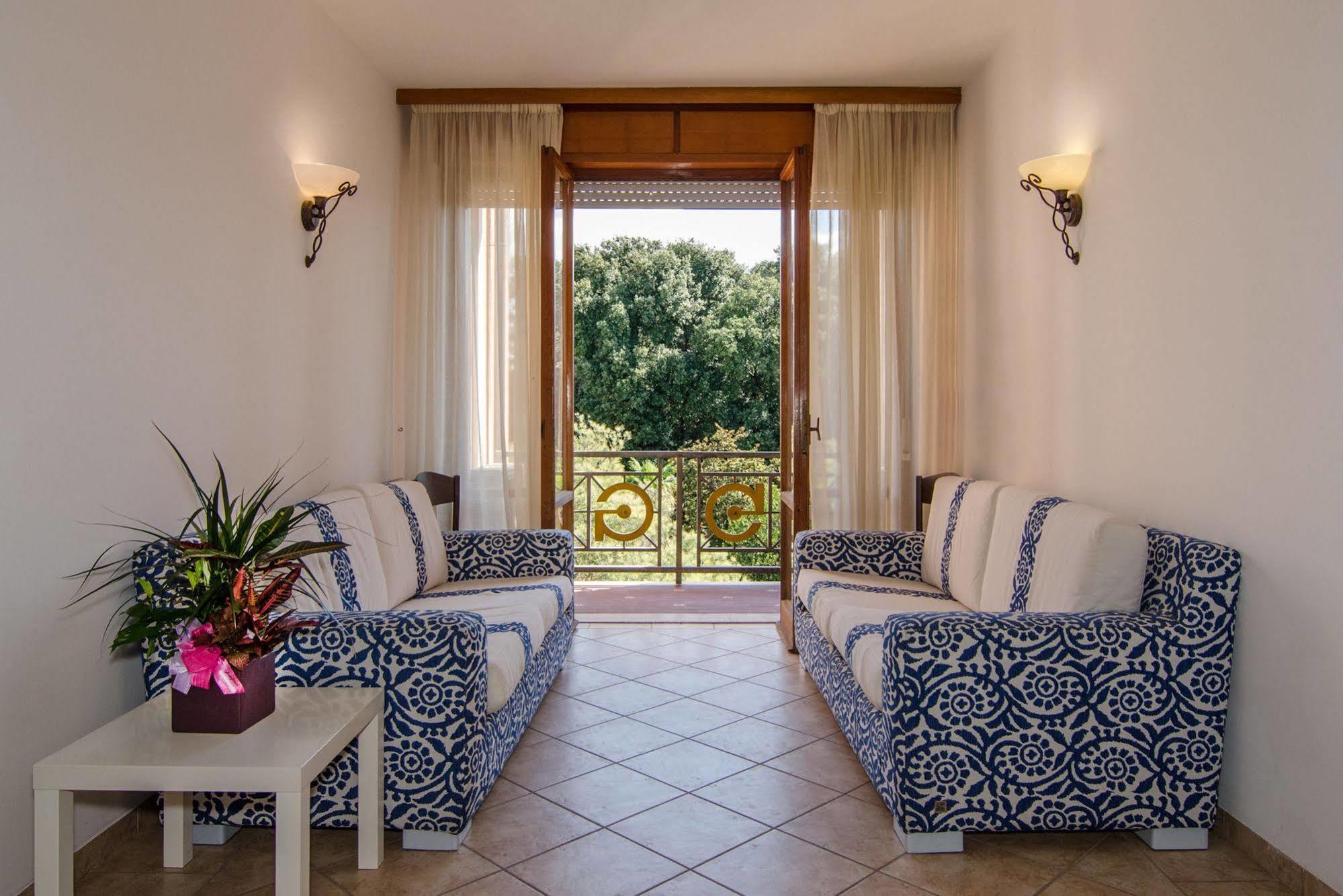 Hotel Gabrini Марина ди Маса Екстериор снимка