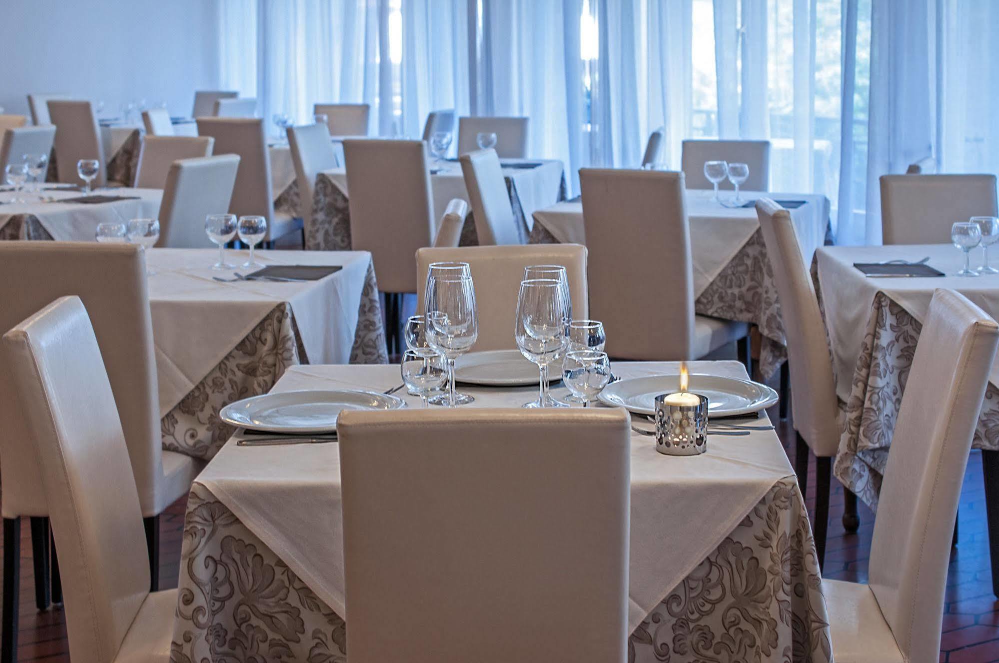 Hotel Gabrini Марина ди Маса Екстериор снимка
