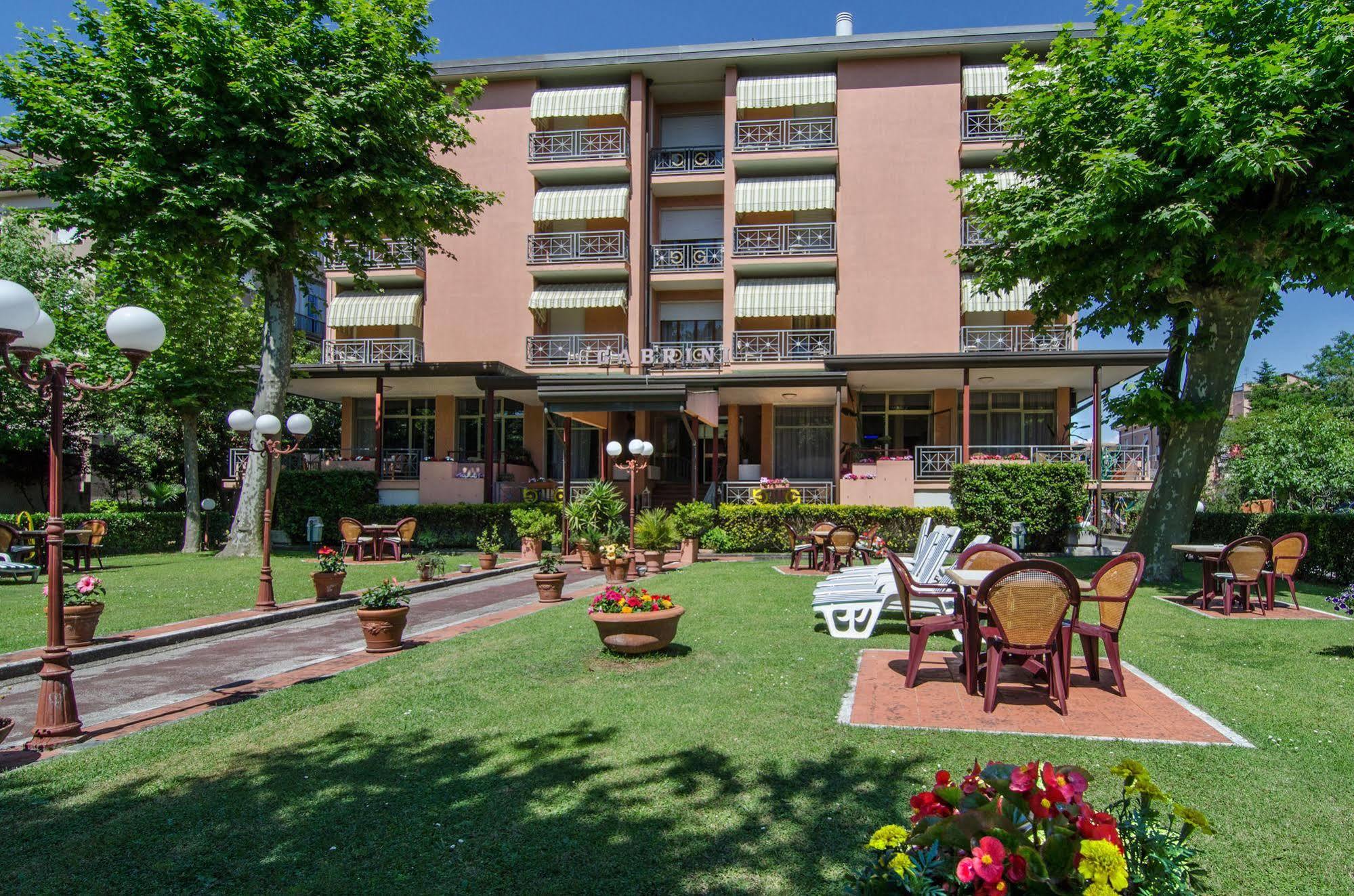Hotel Gabrini Марина ди Маса Екстериор снимка
