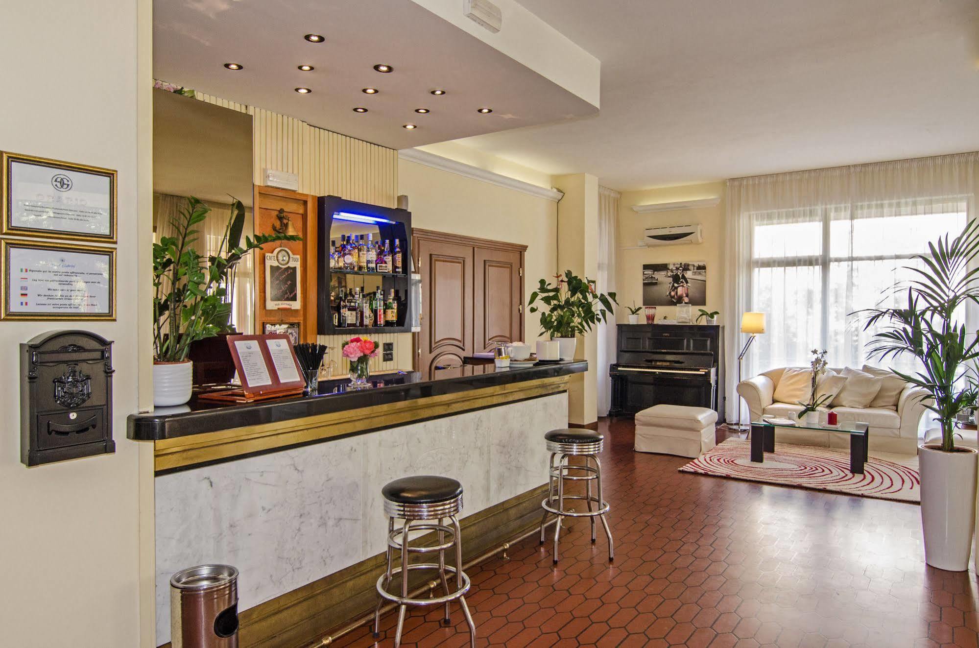 Hotel Gabrini Марина ди Маса Екстериор снимка