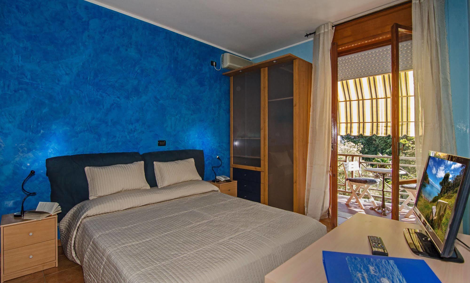 Hotel Gabrini Марина ди Маса Екстериор снимка