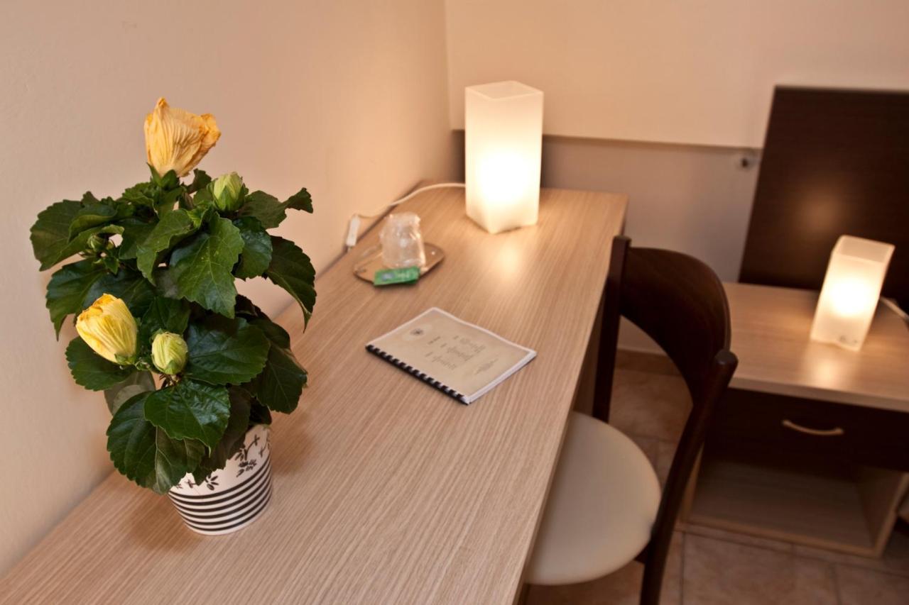 Hotel Gabrini Марина ди Маса Екстериор снимка